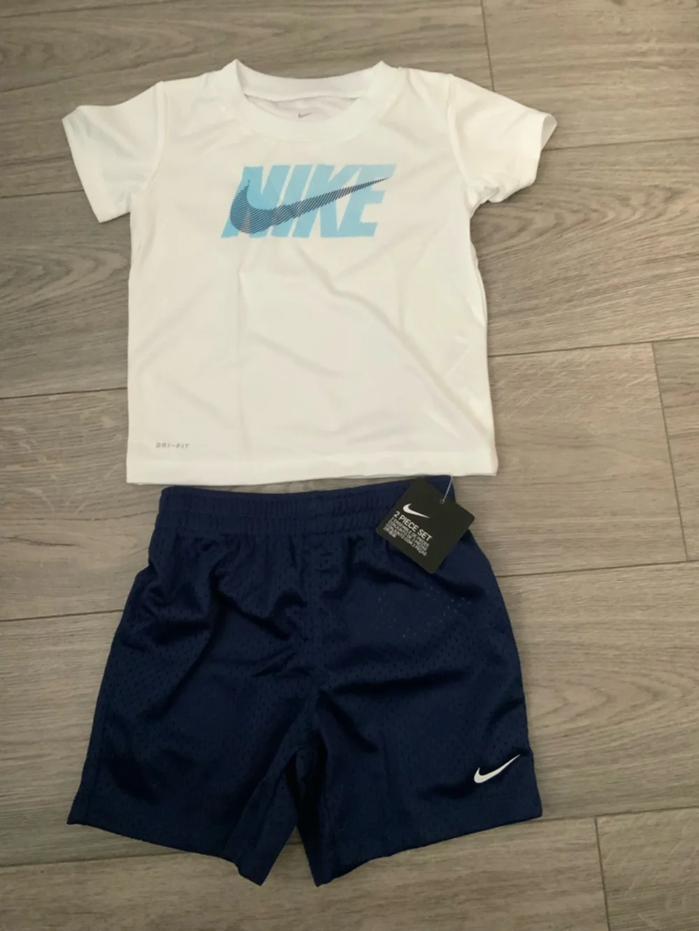 Nike Boys 2 Piece Outfit Set Dri-FIT T-Shirt & Shorts White Blue 24mos - Picture 4 of 4